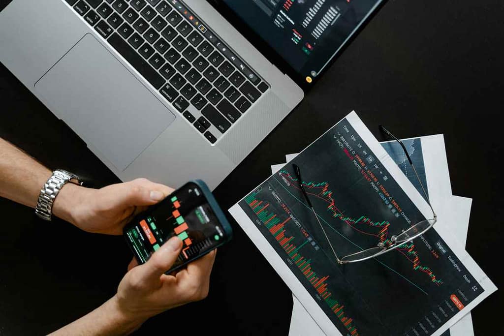 Agenti di borsa e cambio: l’importanza dell’intermediazione finanziaria