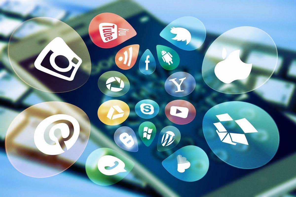 Social media e politica: quanto influenzano davvero le elezioni moderne?