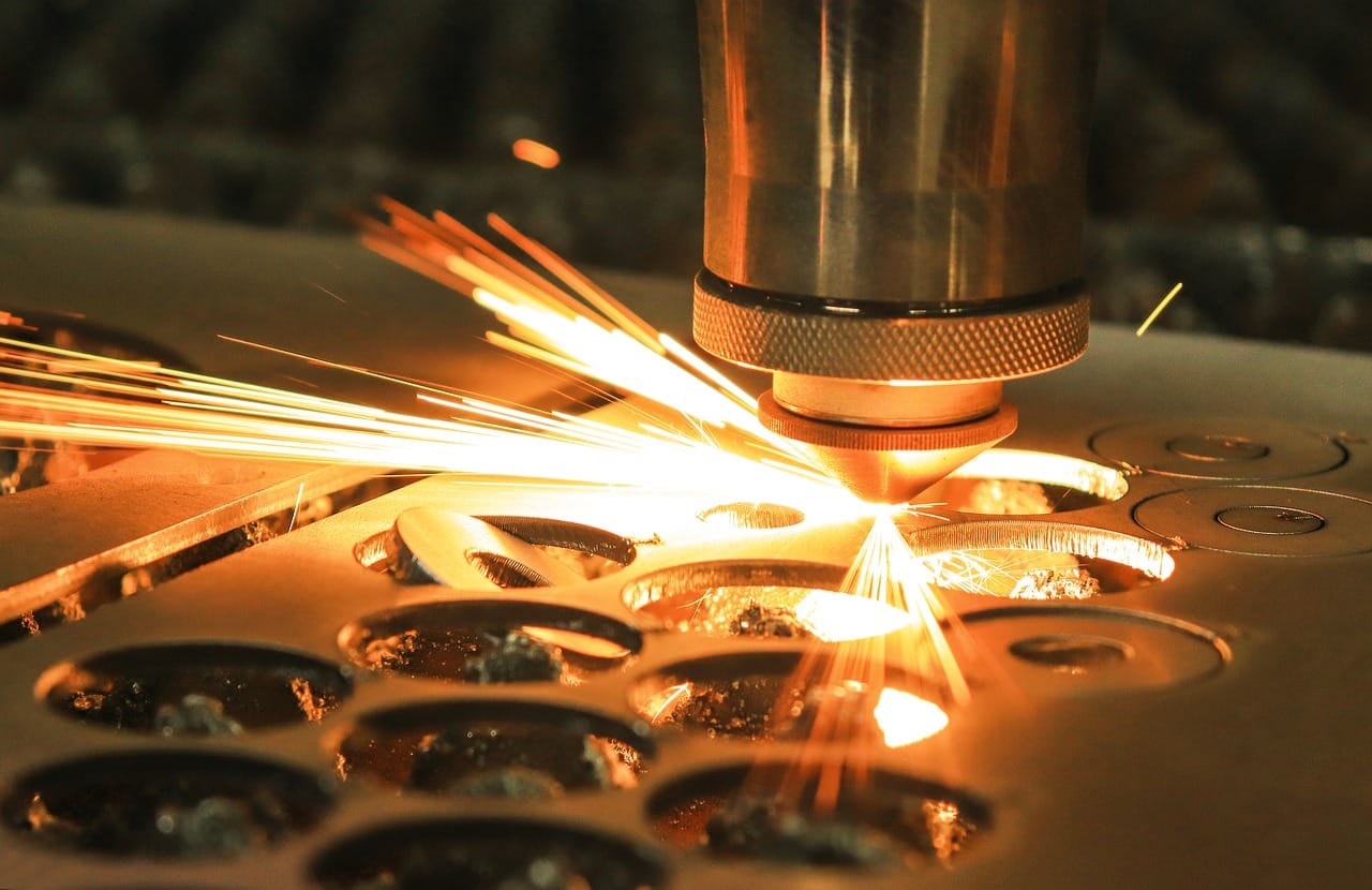 Taglio laser: caratteristiche e vantaggi